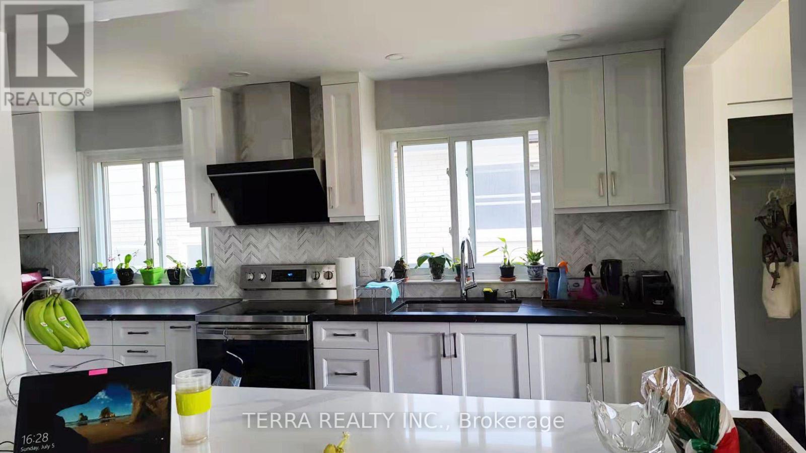 Main Floor - 157 Darlingside Drive, Toronto, Ontario  M1E 3P4 - Photo 4 - E13707860