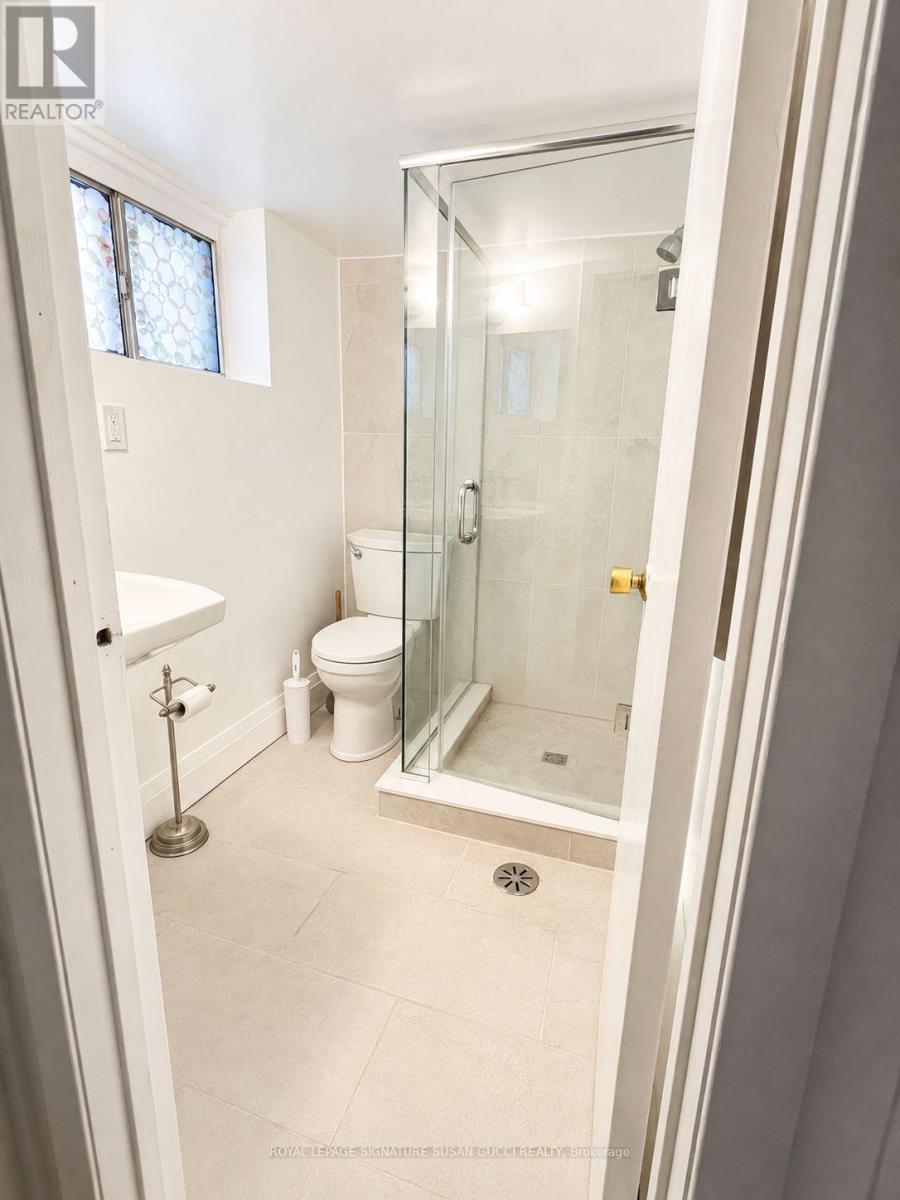 Lower - 31 Lesmount Avenue, Toronto, Ontario  M4J 3V5 - Photo 5 - E13707902
