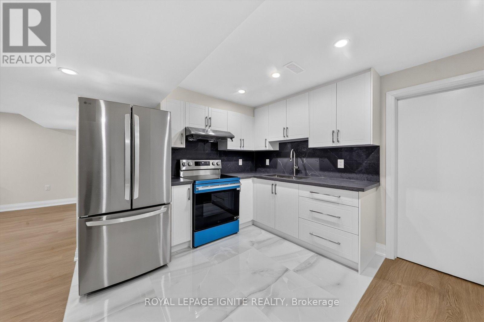2404 Florentine Place, Pickering, Ontario  L1X 0H2 - Photo 8 - E13708010