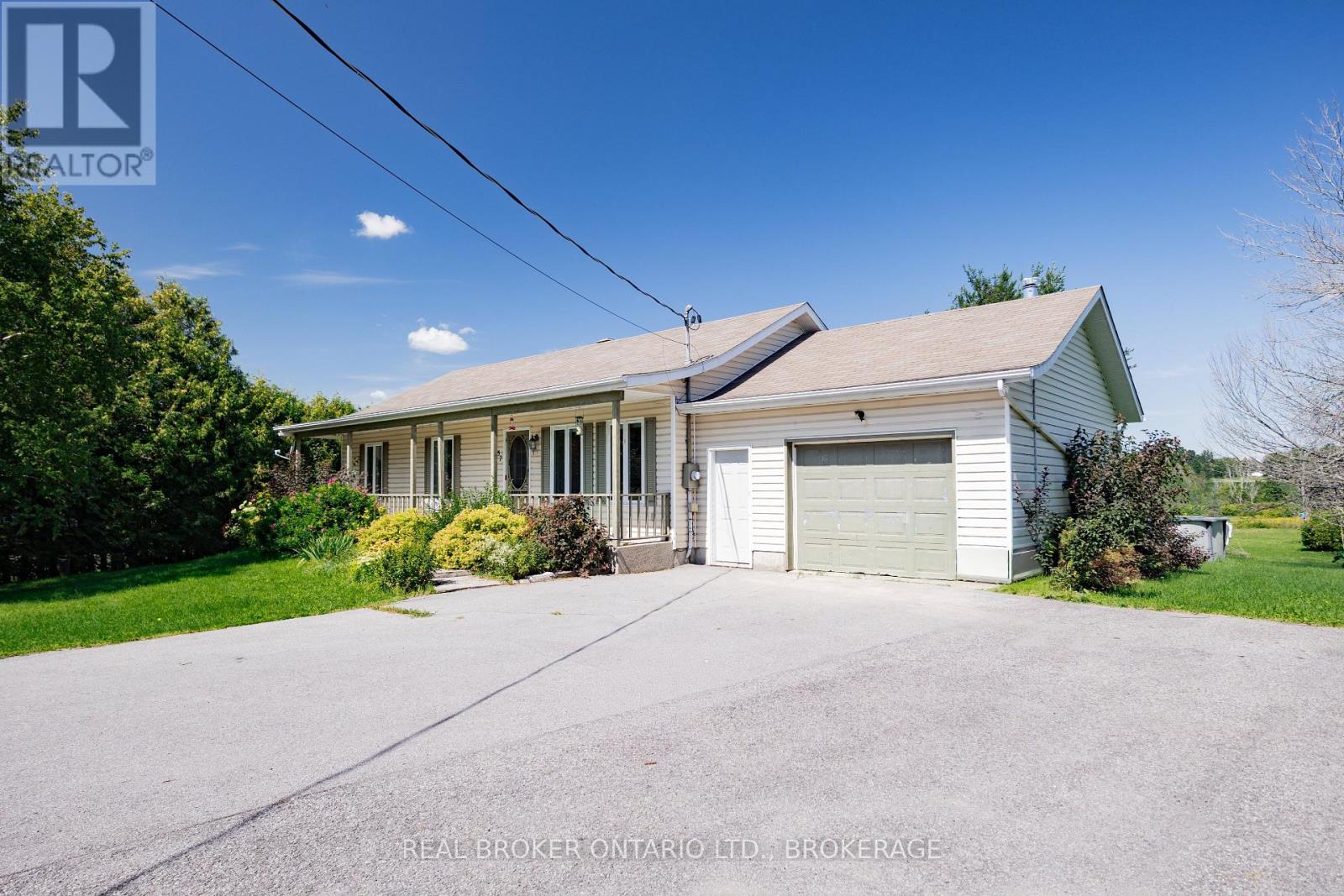 4057 Lefebvre Street, South Glengarry, Ontario K0C 1L0 - Photo 3 - X13708004