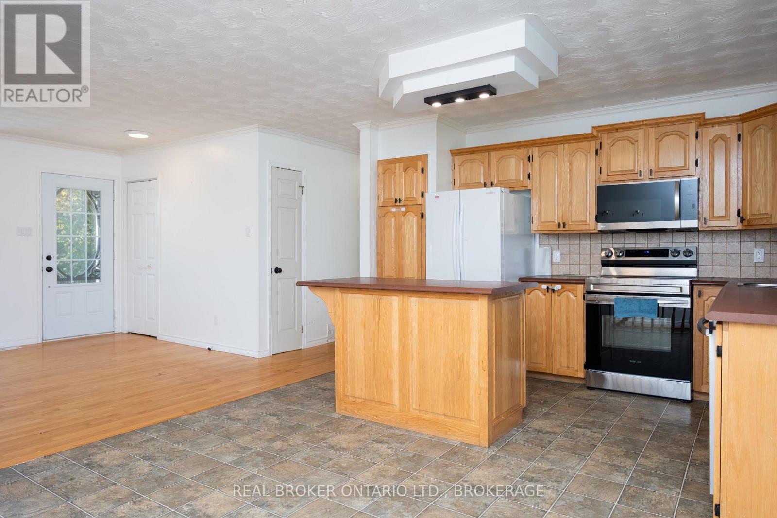 4057 Lefebvre Street, South Glengarry, Ontario K0C 1L0 - Photo 7 - X13708004