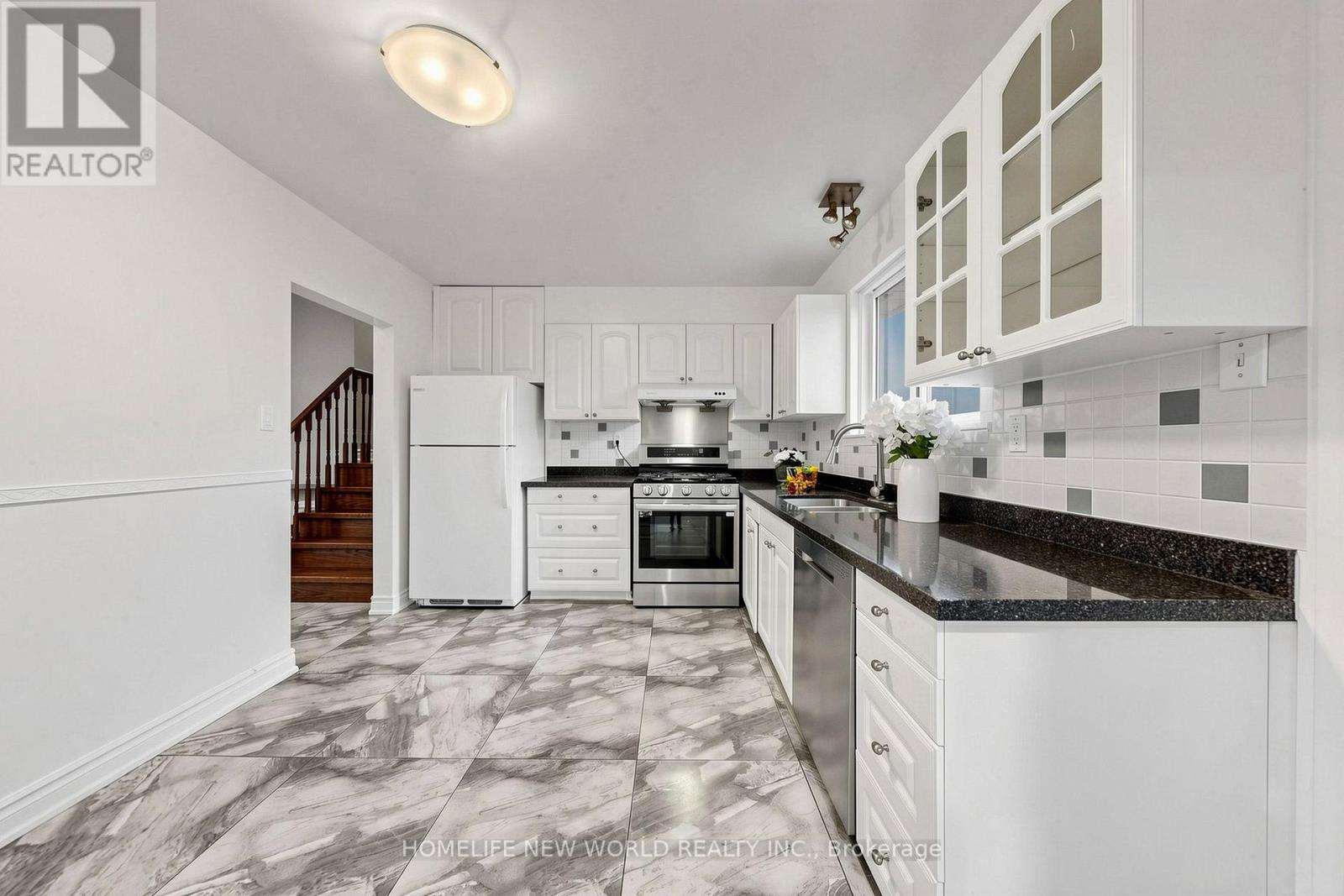 6 Valleycrest Avenue, Markham, Ontario  L3P 1H7 - Photo 14 - N13707912