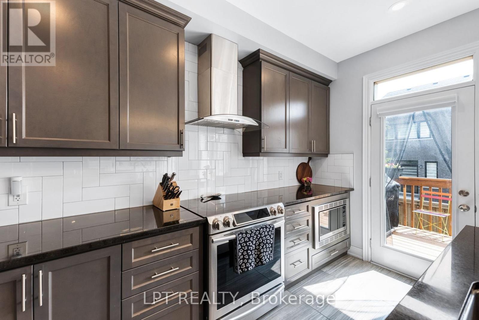 33 Mondial Crescent, East Gwillimbury, Ontario  L9N 0S1 - Photo 12 - N13708024