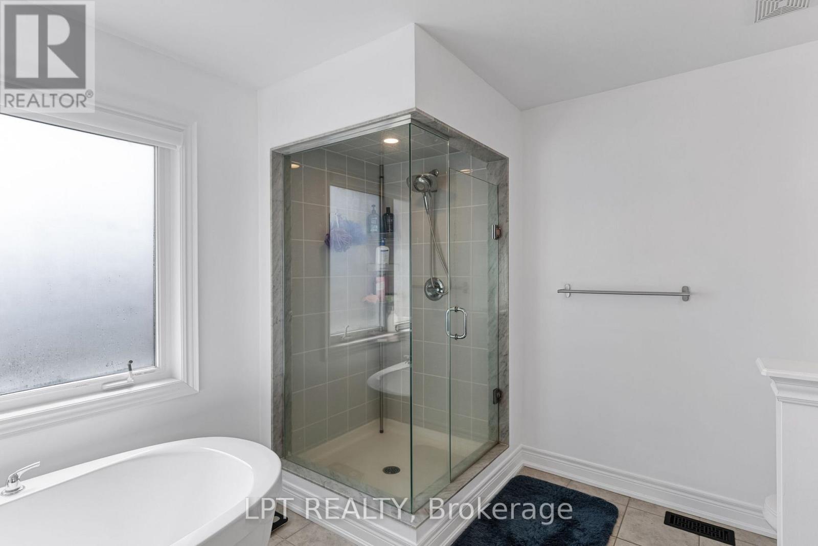 33 Mondial Crescent, East Gwillimbury, Ontario  L9N 0S1 - Photo 25 - N13708024