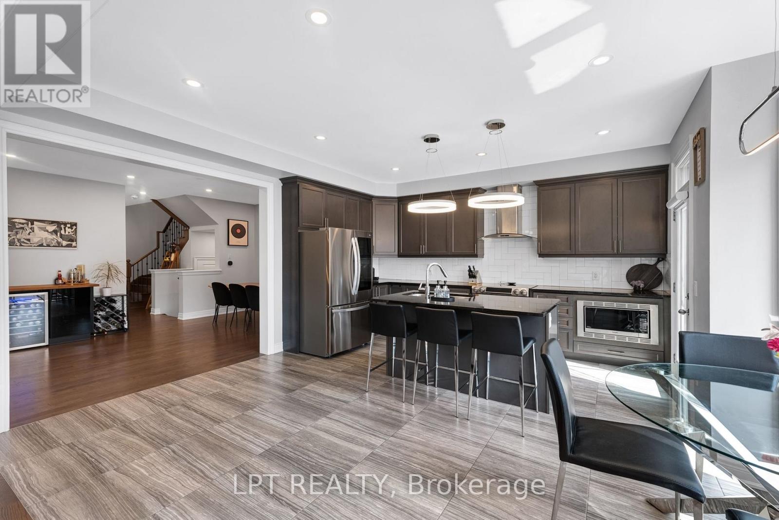 33 Mondial Crescent, East Gwillimbury, Ontario  L9N 0S1 - Photo 9 - N13708024