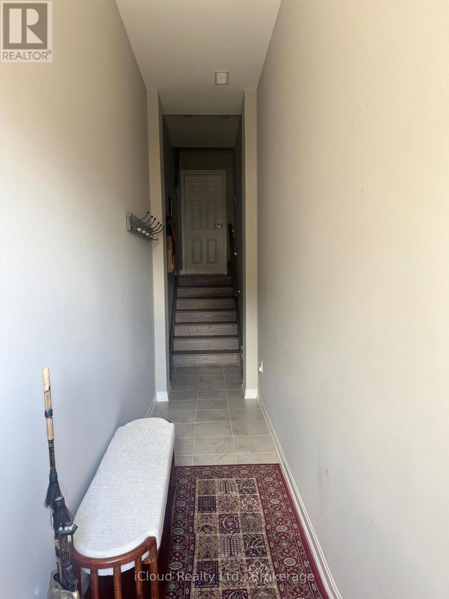 126 Burnhamthorpe Road E, Oakville, Ontario  L6H 0X9 - Photo 2 - W13707890