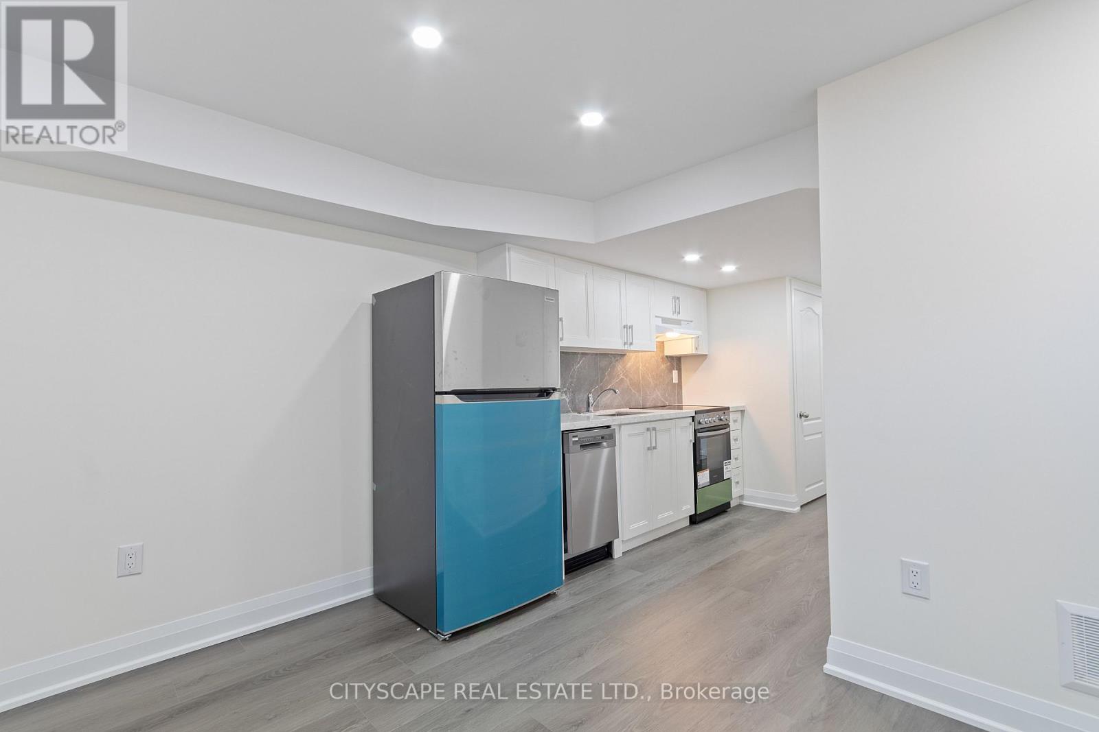 Lower - 163 Rankin Crescent, Toronto, Ontario  M6P 4H9 - Photo 2 - W13707910