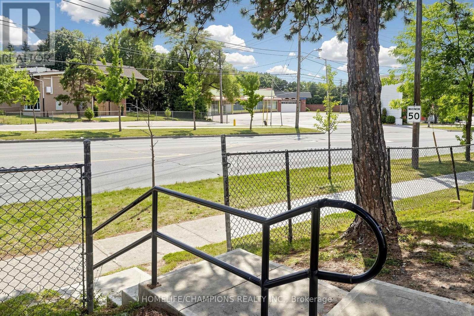18 - 18 San Vito Way, Toronto, Ontario  M3L 2G8 - Photo 4 - W13707982