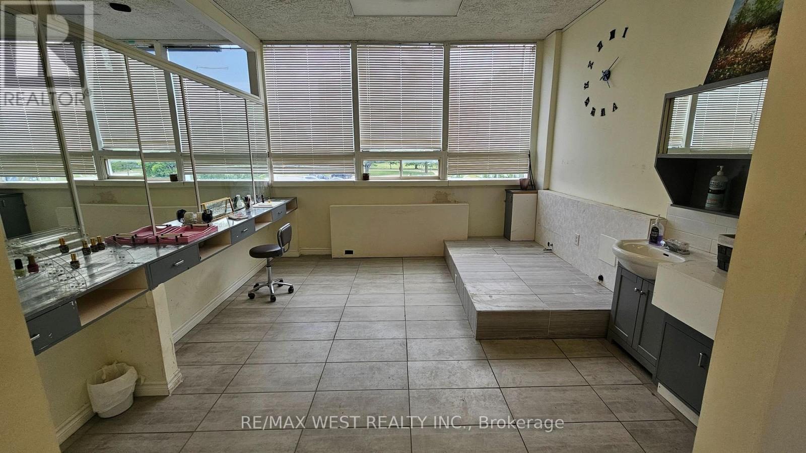 202 - 174 Harwood Avenue, Ajax, Ontario  L1S 2H6 - Photo 4 - E13484260
