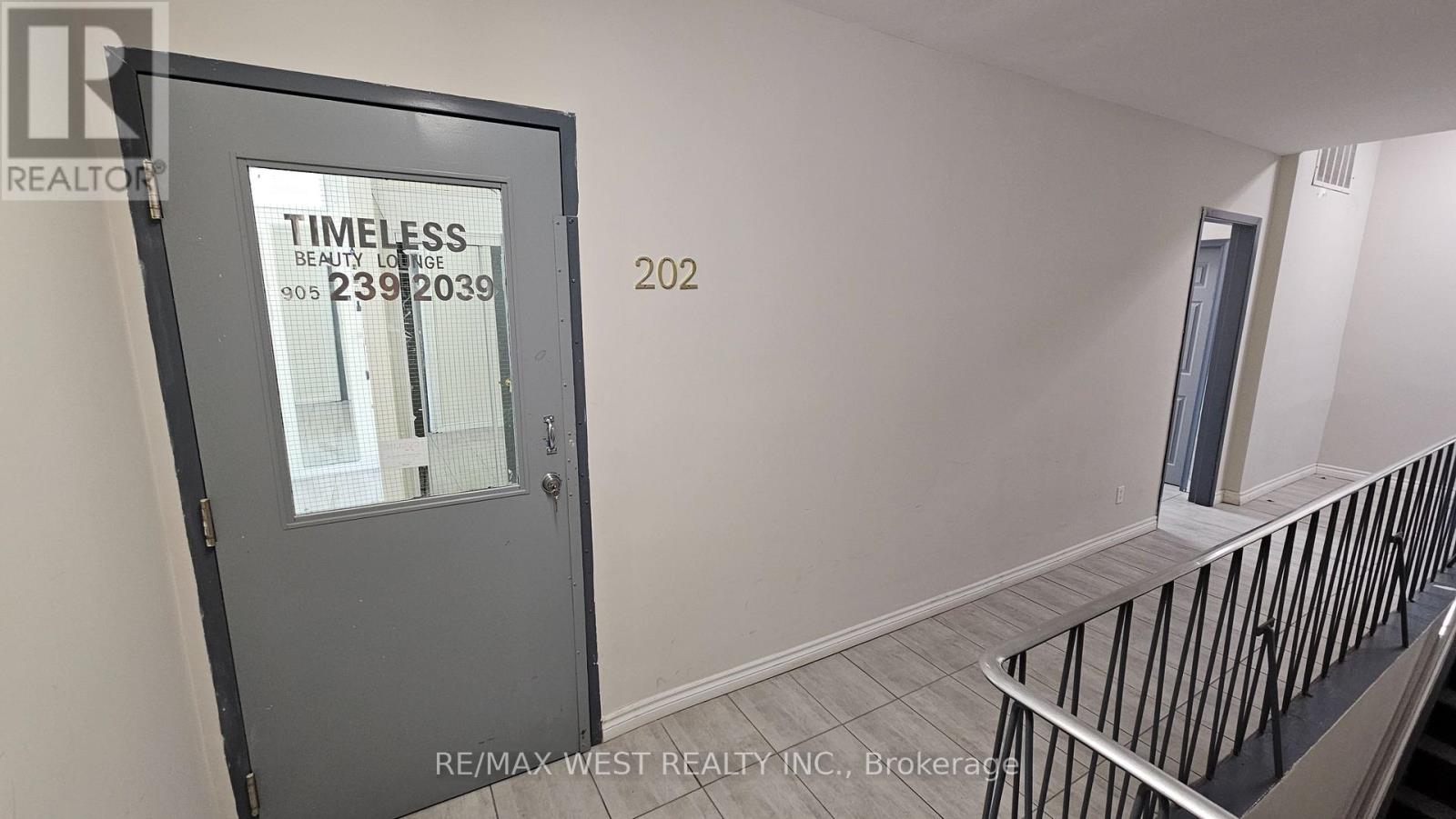 202 - 174 Harwood Avenue, Ajax, Ontario  L1S 2H6 - Photo 2 - E13484260