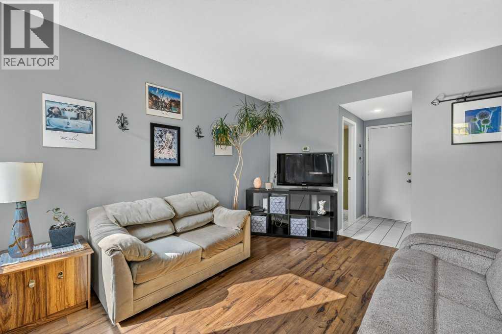 83 Millrise Crescent Sw, Calgary, Alberta  T2Y 2E4 - Photo 9 - A2336993