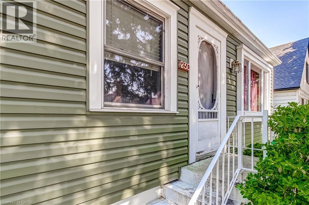 230 East 33rd Street, Hamilton, Ontario  L8V 3T6 - Photo 5 - 40852946