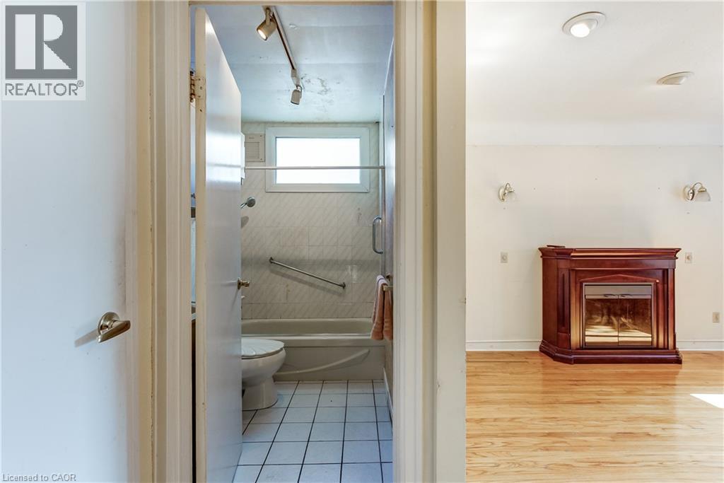 230 East 33rd Street, Hamilton, Ontario  L8V 3T6 - Photo 21 - 40852946