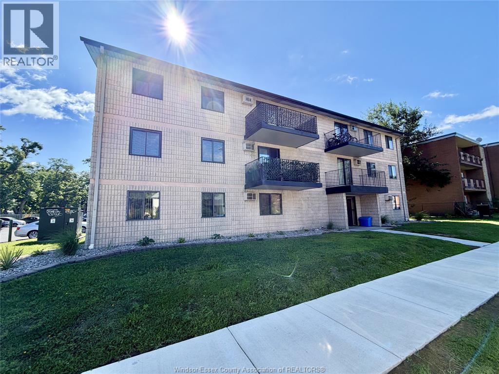 3355 Sandwich Unit# 102, Windsor, Ontario N9C 1B2 - Photo 1 - 26020652