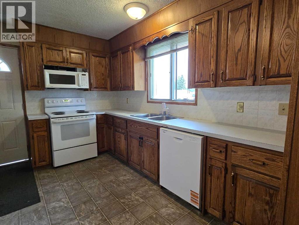 5015 Oxford Avenue, Swan Hills, Alberta  T0G 2C0 - Photo 2 - A2339769