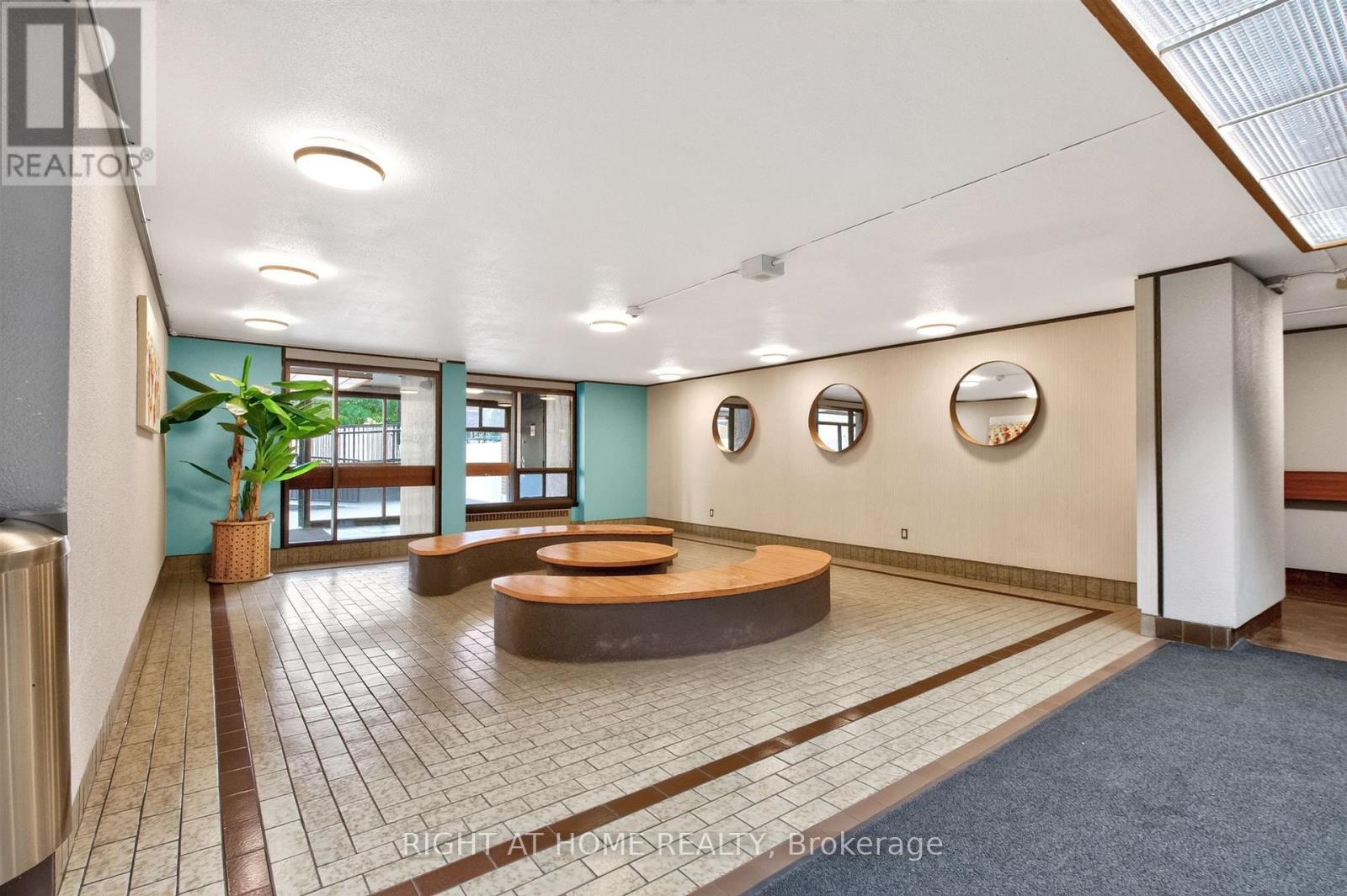 2407 - 3 Massey Square, Toronto, Ontario  M4C 5L5 - Photo 8 - E13704834