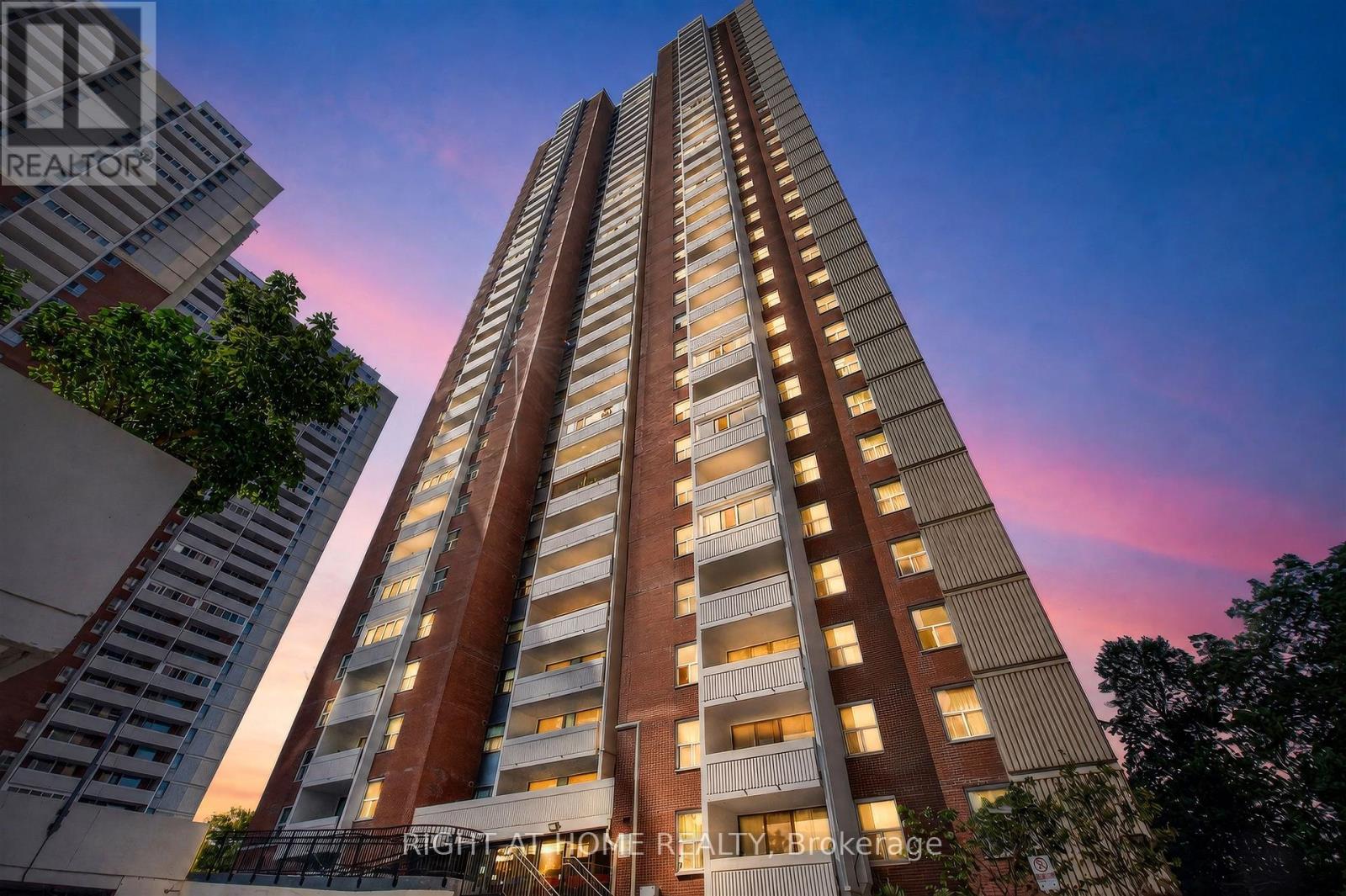 2407 - 3 Massey Square, Toronto, Ontario  M4C 5L5 - Photo 3 - E13704834