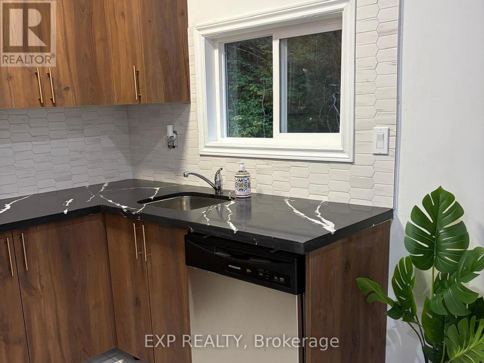 137 Old North Road S, Huntsville, Ontario  P1H 2J4 - Photo 10 - X13683670