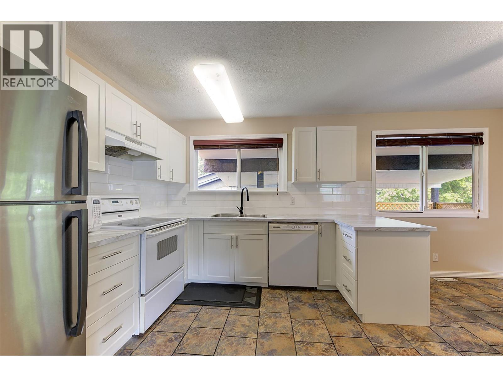 680 Myron Road, Kelowna, British Columbia  V1X 5K2 - Photo 14 - 10398429