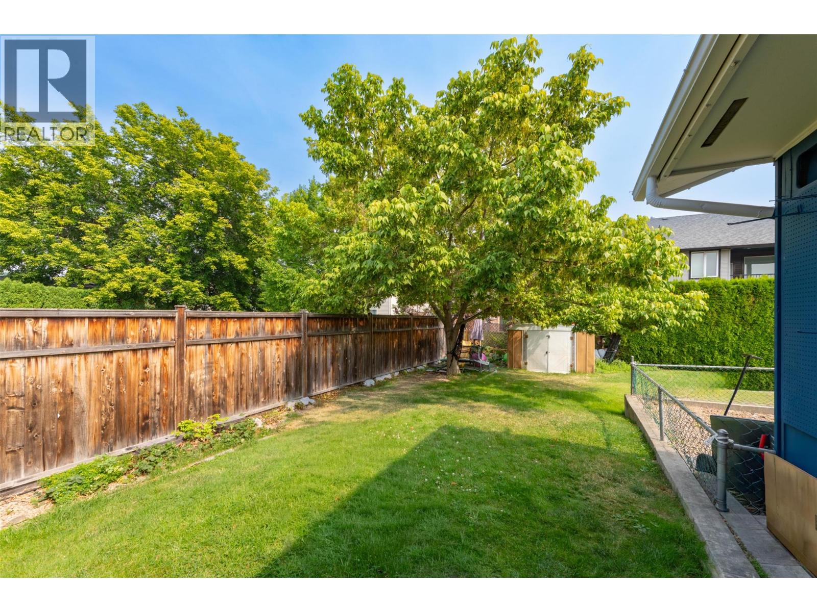 680 Myron Road, Kelowna, British Columbia  V1X 5K2 - Photo 38 - 10398429