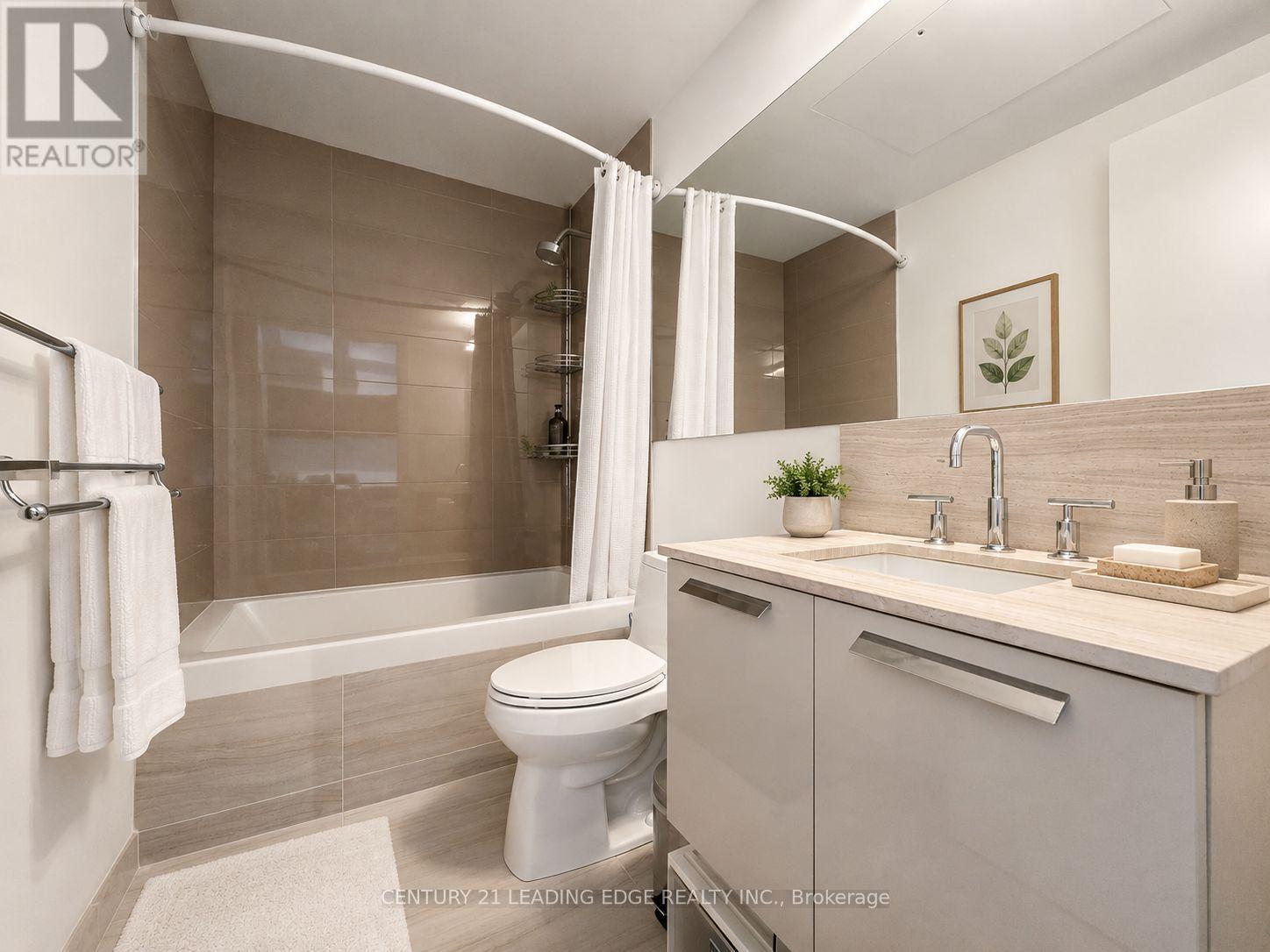 3906 - 50 Charles Street E, Toronto, Ontario M4Y 0C3 - Photo 3 - C13708104