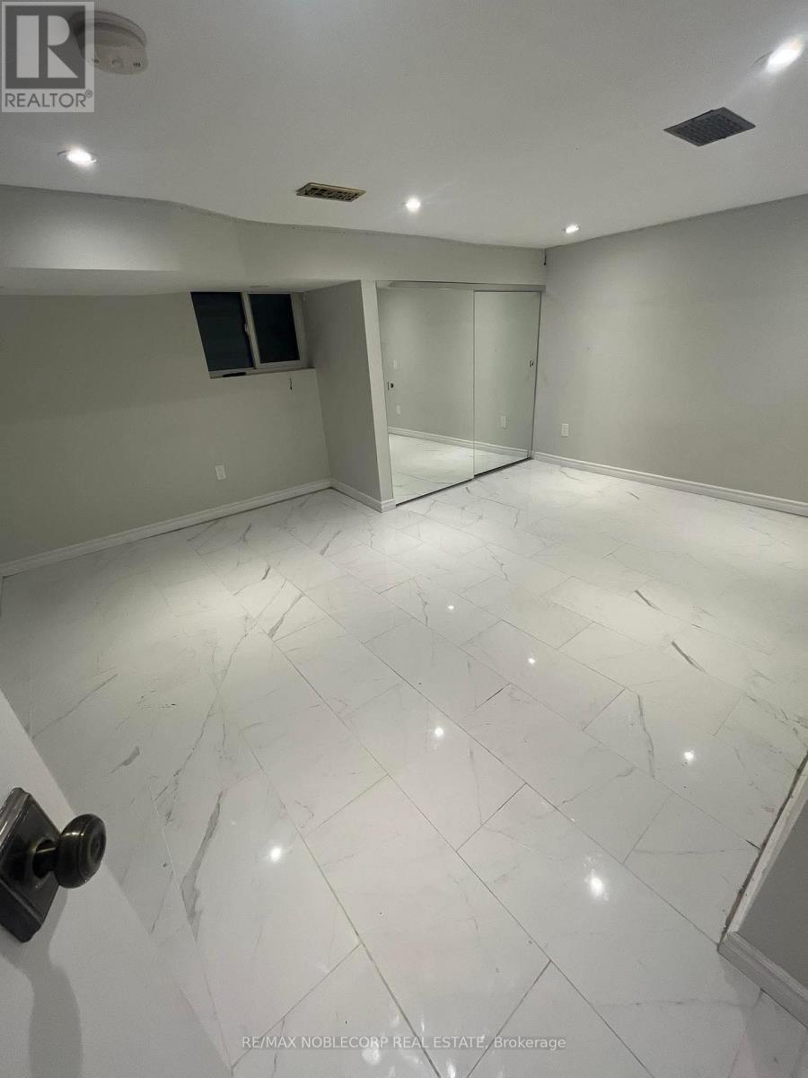 20 Payzac Avenue, Toronto, Ontario  M1E 2W7 - Photo 4 - E13708046