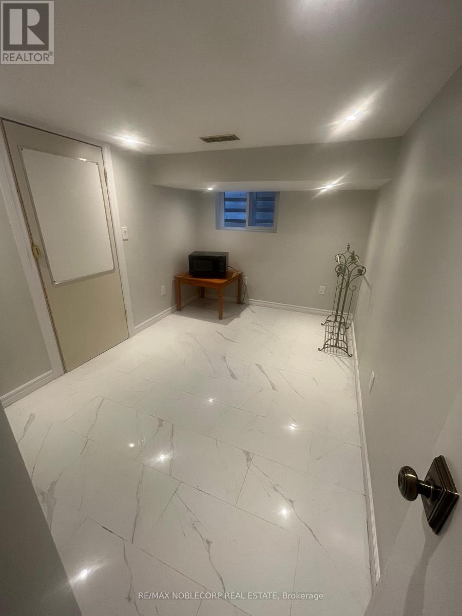 20 Payzac Avenue, Toronto, Ontario  M1E 2W7 - Photo 6 - E13708046
