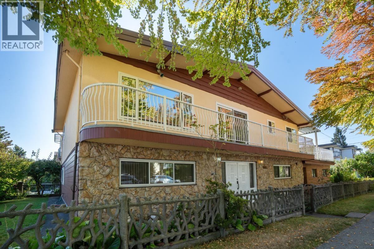 232 MACDONALD AVENUE, Burnaby, British Columbia