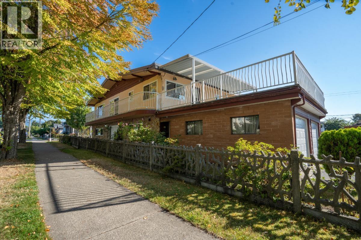 232 Macdonald Avenue, Burnaby, British Columbia  V5C 4M7 - Photo 2 - R3158267