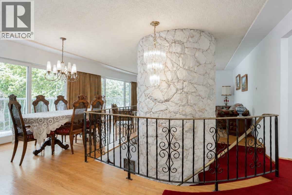 232 Macdonald Avenue, Burnaby, British Columbia  V5C 4M7 - Photo 3 - R3158267