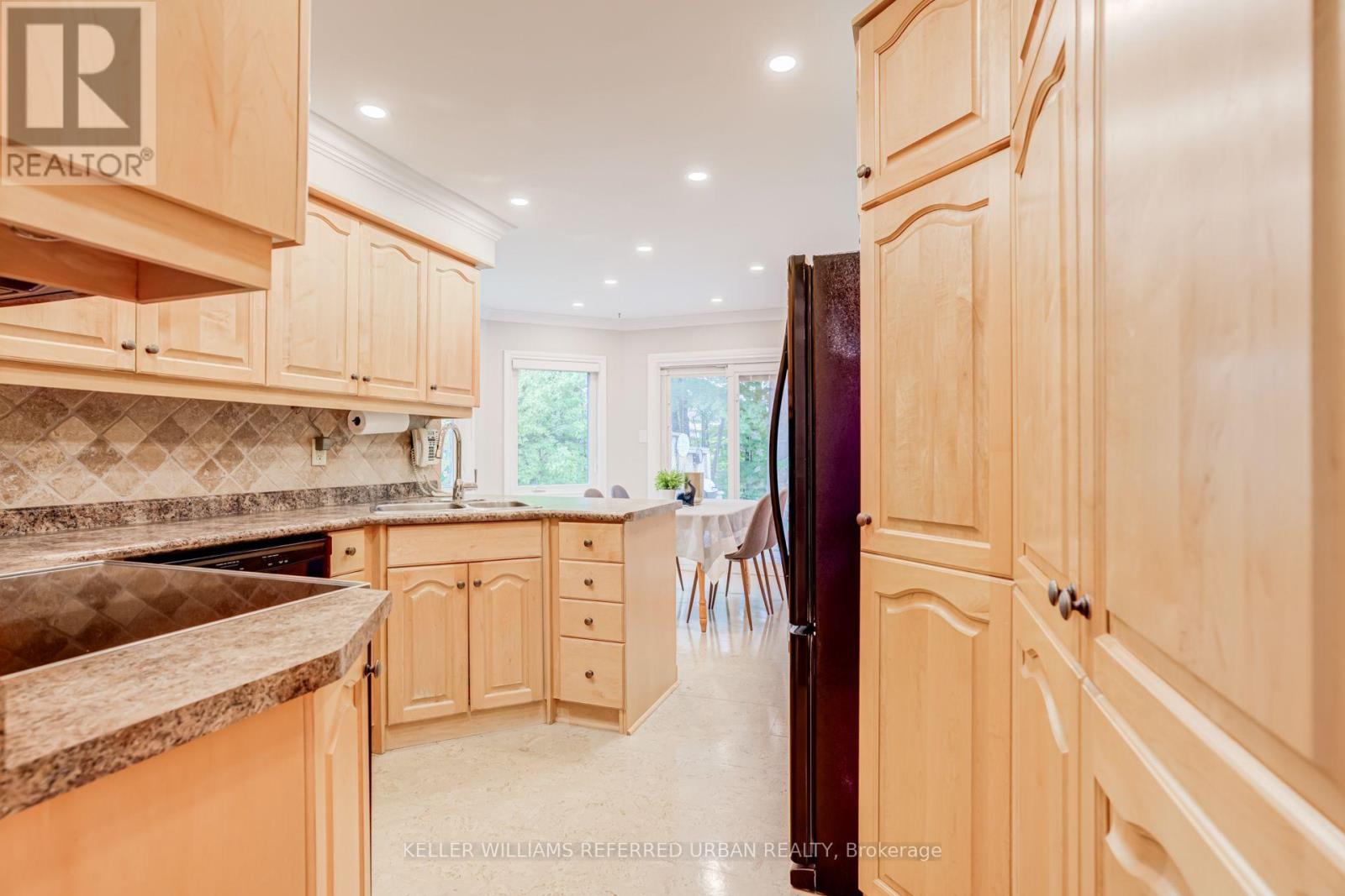 4235 Perivale Road, Mississauga, Ontario  L5C 4B1 - Photo 11 - W13708082