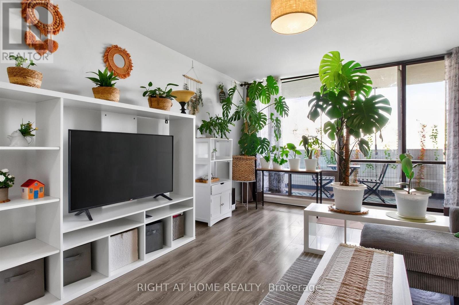 2407 - 3 Massey Square, Toronto, Ontario M4C 5L5 - Photo 14 - E13704834