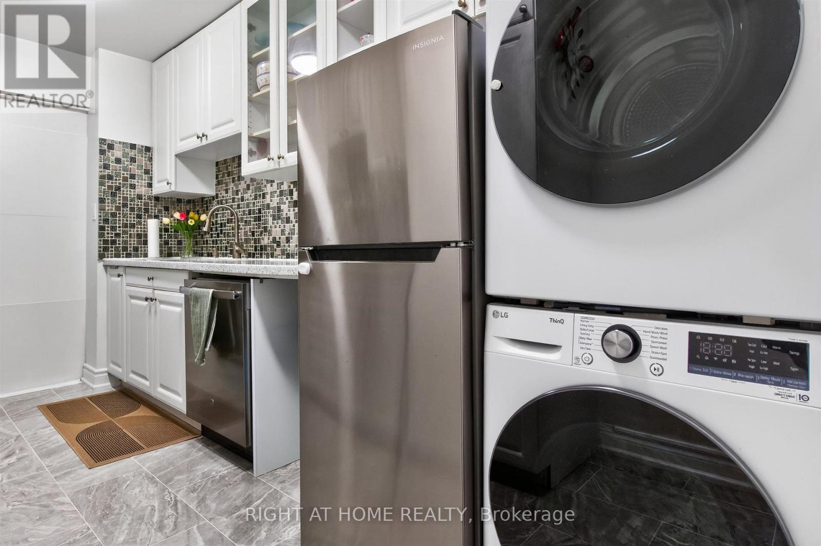 2407 - 3 Massey Square, Toronto, Ontario M4C 5L5 - Photo 25 - E13704834
