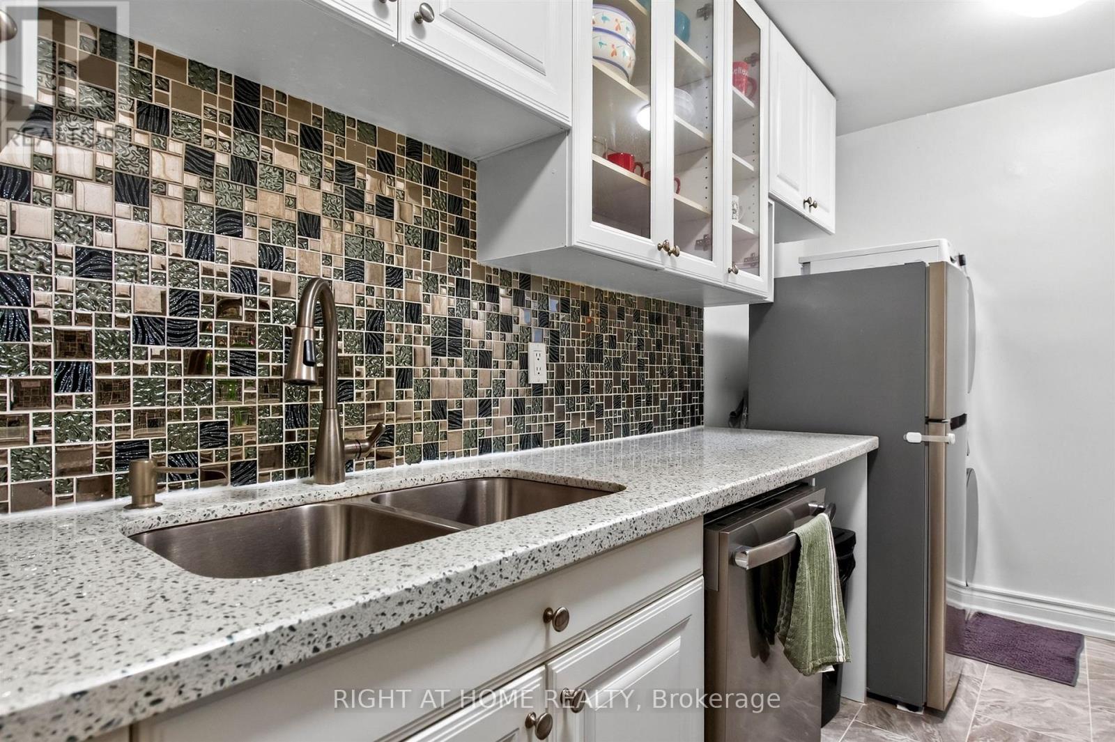 2407 - 3 Massey Square, Toronto, Ontario M4C 5L5 - Photo 8 - E13704834