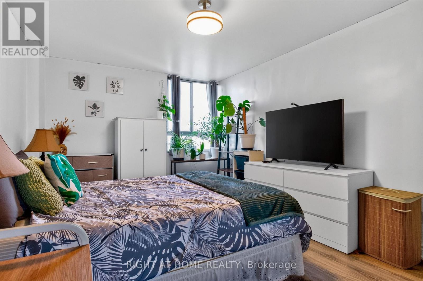 2407 - 3 Massey Square, Toronto, Ontario M4C 5L5 - Photo 16 - E13704834