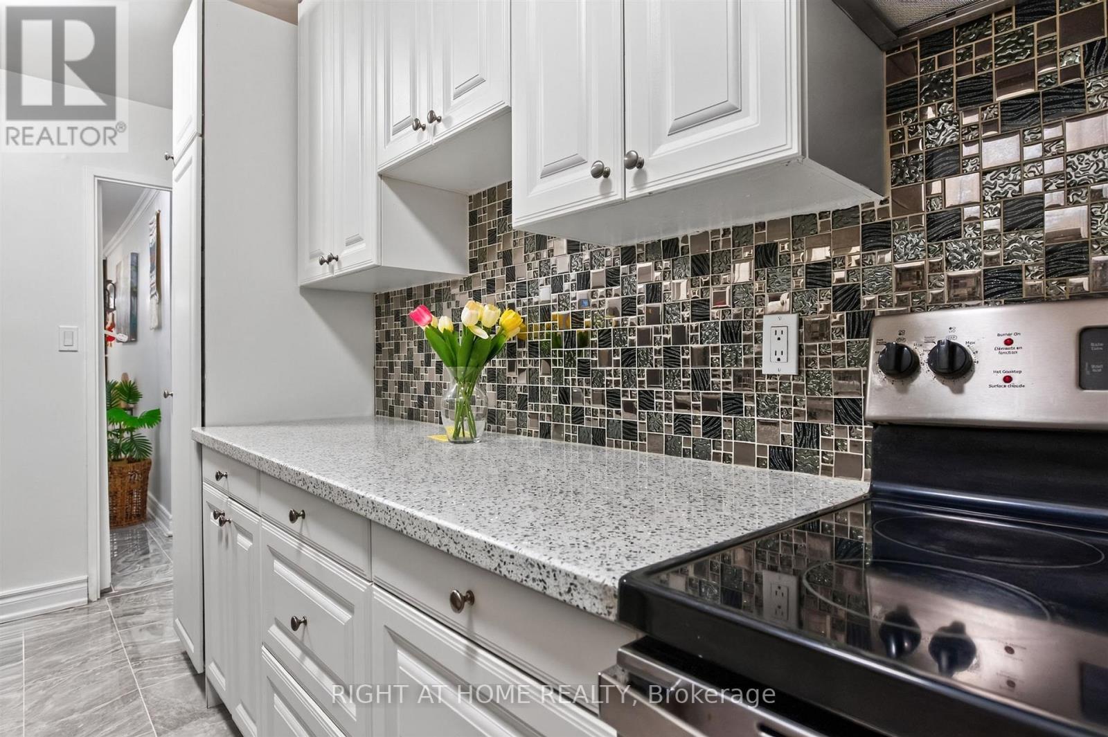 2407 - 3 Massey Square, Toronto, Ontario M4C 5L5 - Photo 6 - E13704834