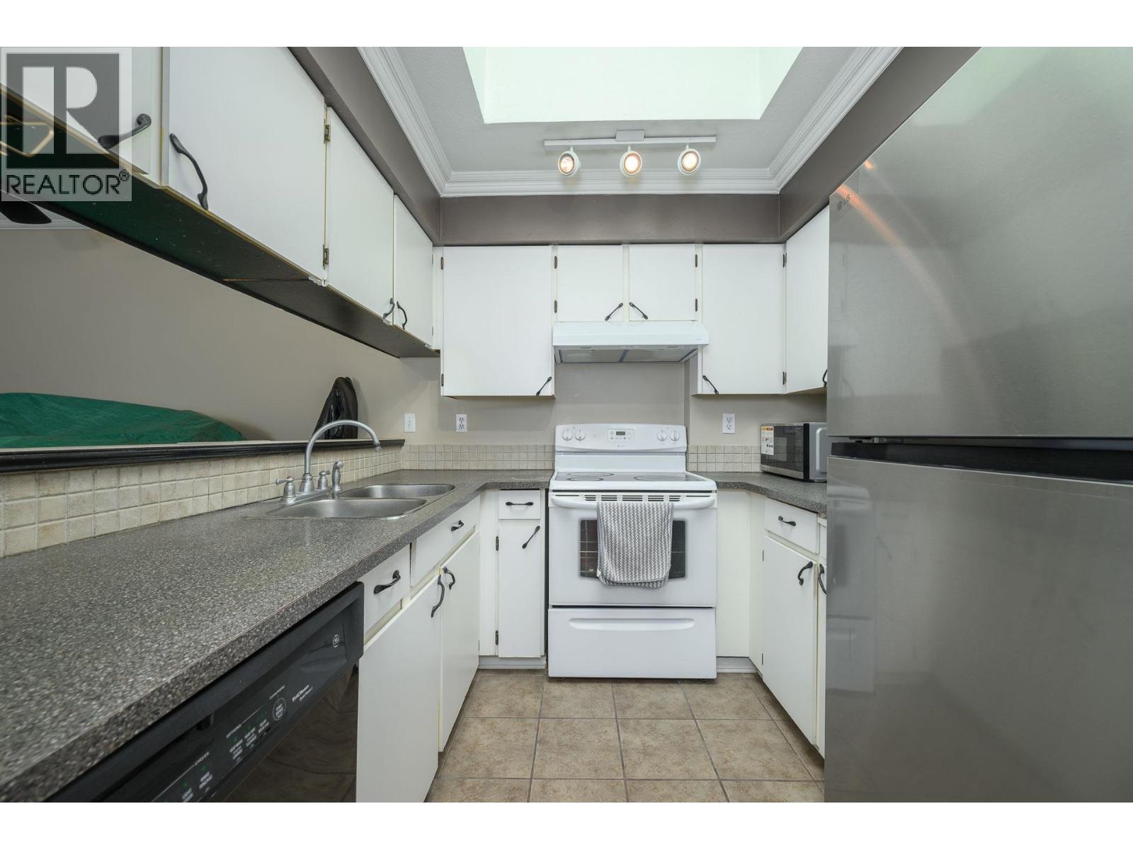 309 932 Robinson Street, Coquitlam, British Columbia  V3J 7R8 - Photo 11 - R3157798