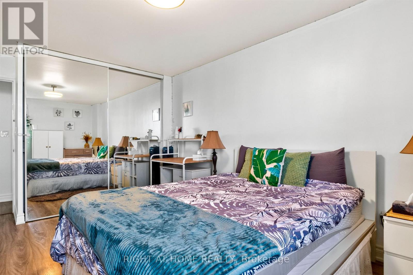 2407 - 3 Massey Square, Toronto, Ontario M4C 5L5 - Photo 17 - E13704834