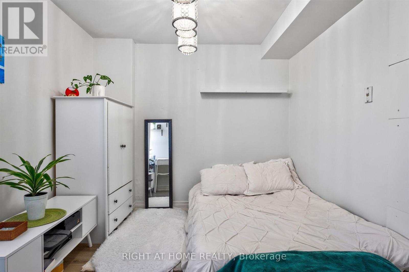 2407 - 3 Massey Square, Toronto, Ontario M4C 5L5 - Photo 21 - E13704834