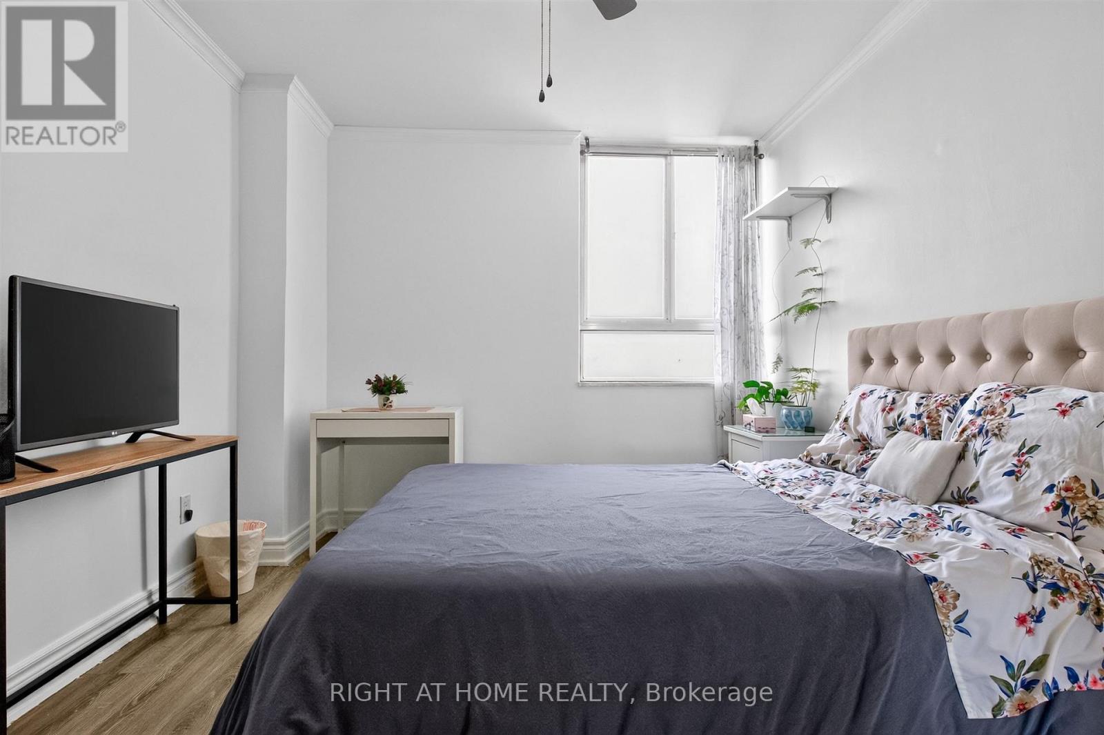 2407 - 3 Massey Square, Toronto, Ontario M4C 5L5 - Photo 20 - E13704834