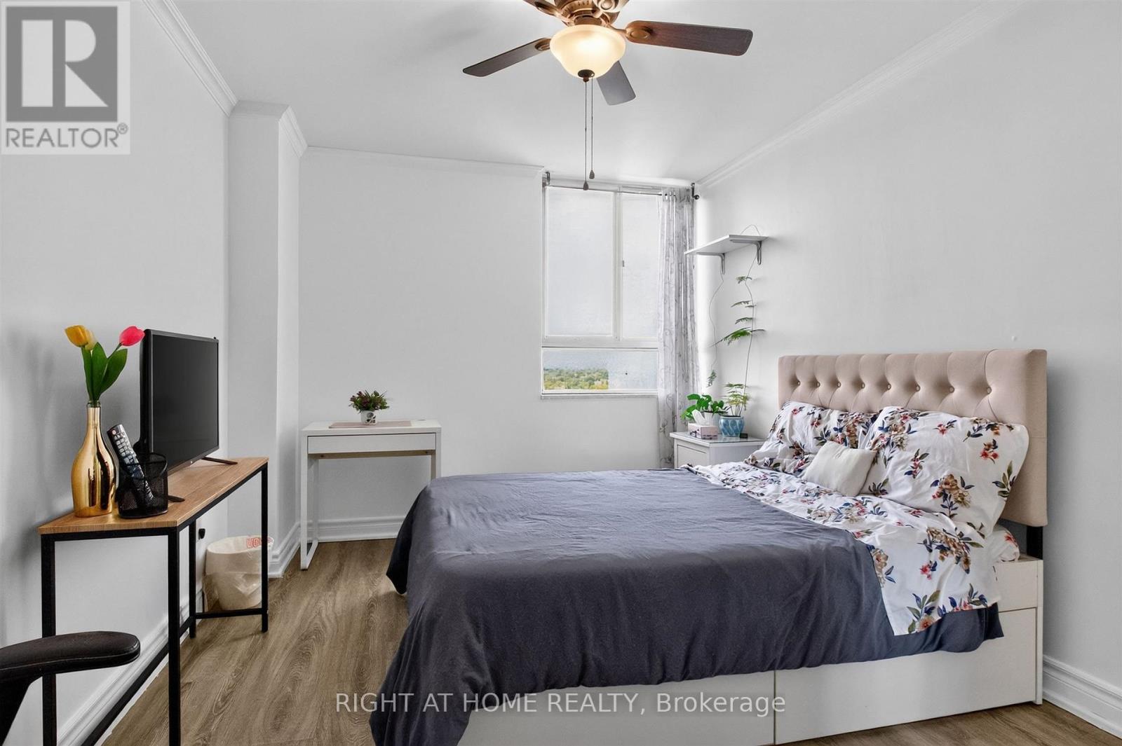 2407 - 3 Massey Square, Toronto, Ontario M4C 5L5 - Photo 19 - E13704834
