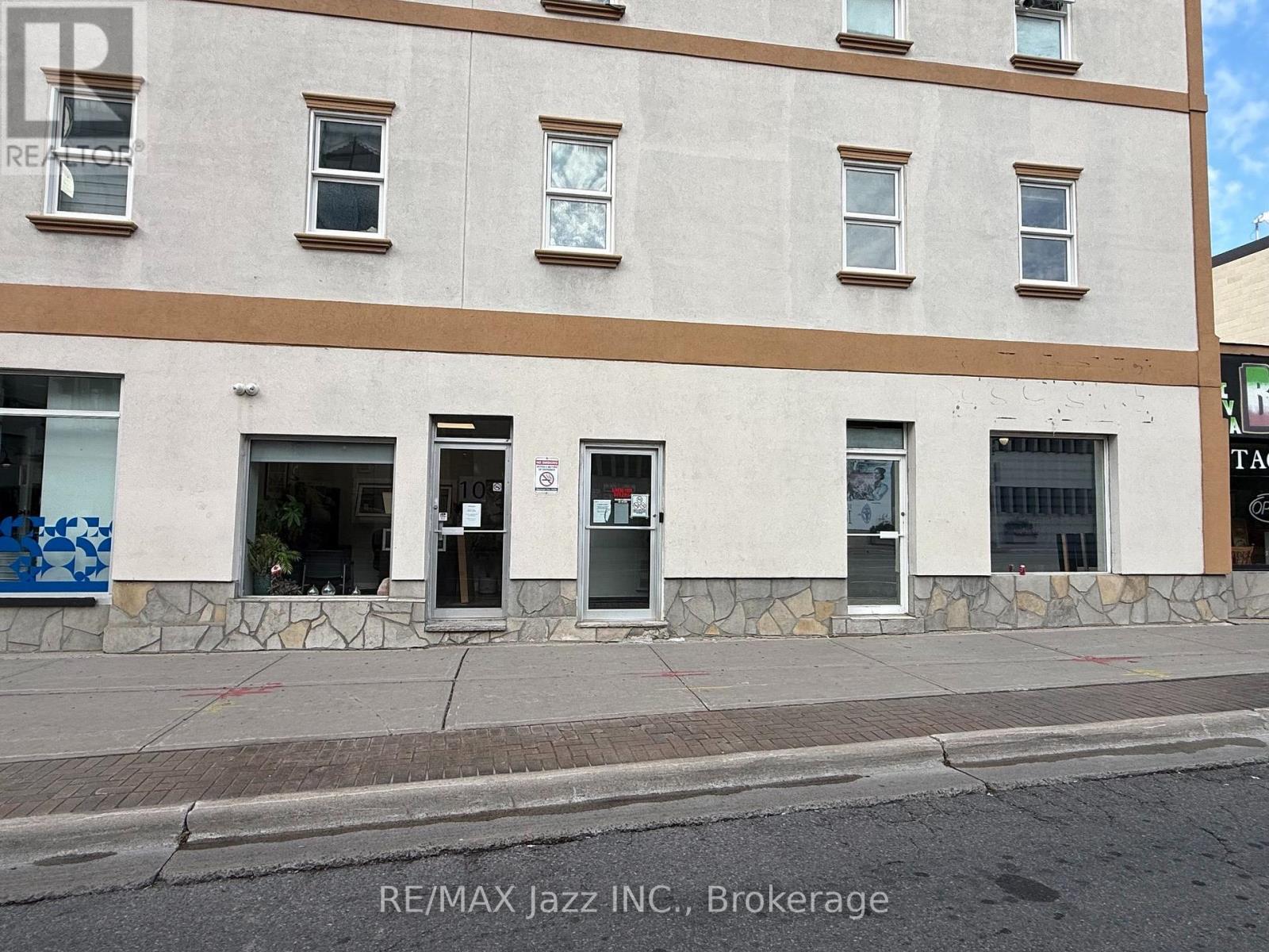 10 Centre Street N, Oshawa, Ontario  L1G 4B3 - Photo 2 - E13419662
