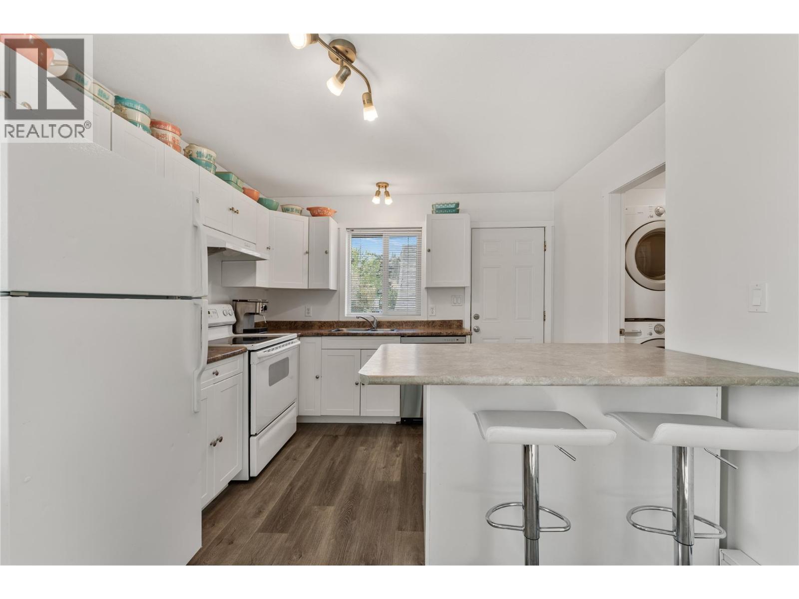 691-693 Okanagan Boulevard Kelowna, BC V1Y7L2_31