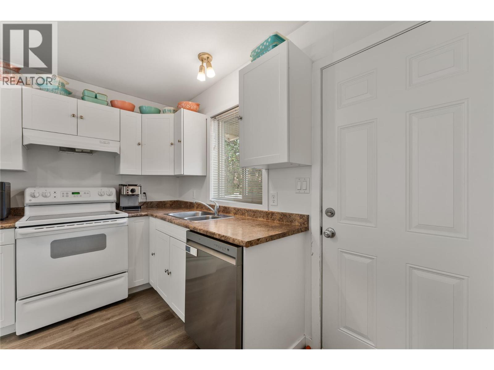 691-693 Okanagan Boulevard Kelowna, BC V1Y7L2_30