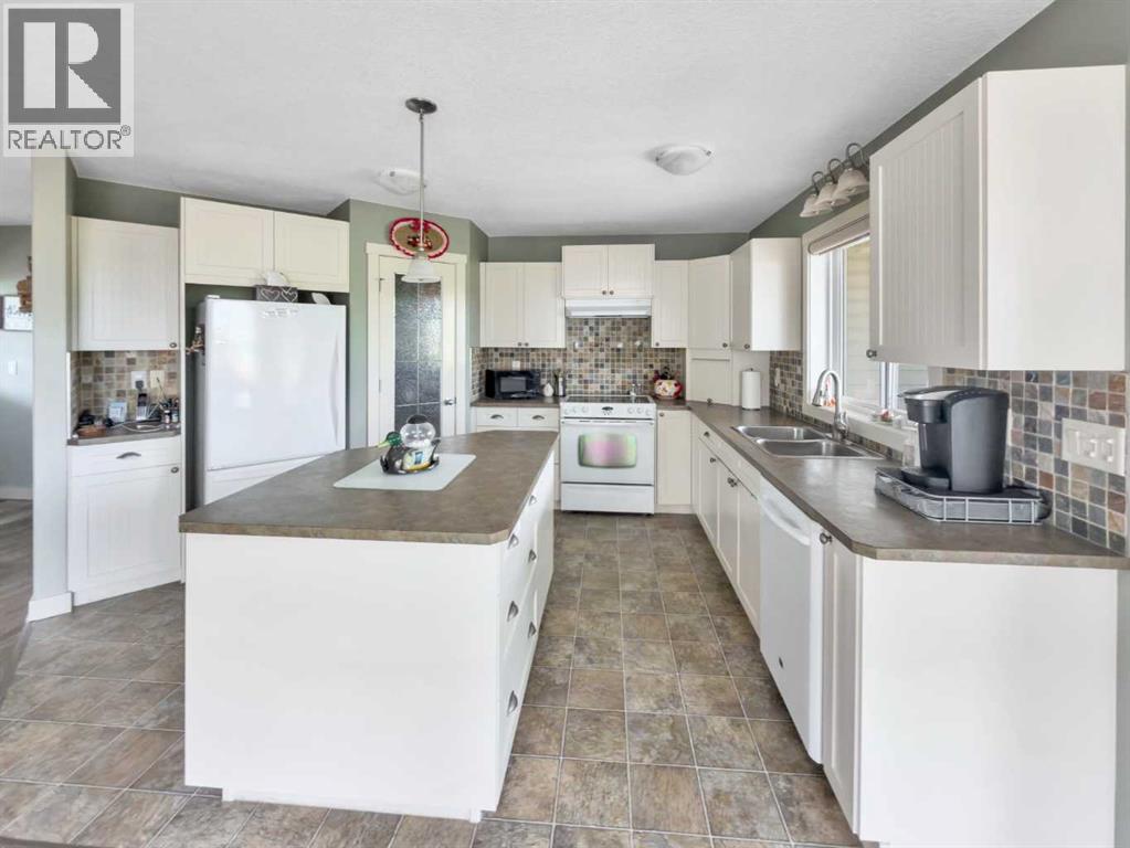 128 12 Ave NE, Sundre, Alberta  T0M 1X0 - Photo 11 - A2338415