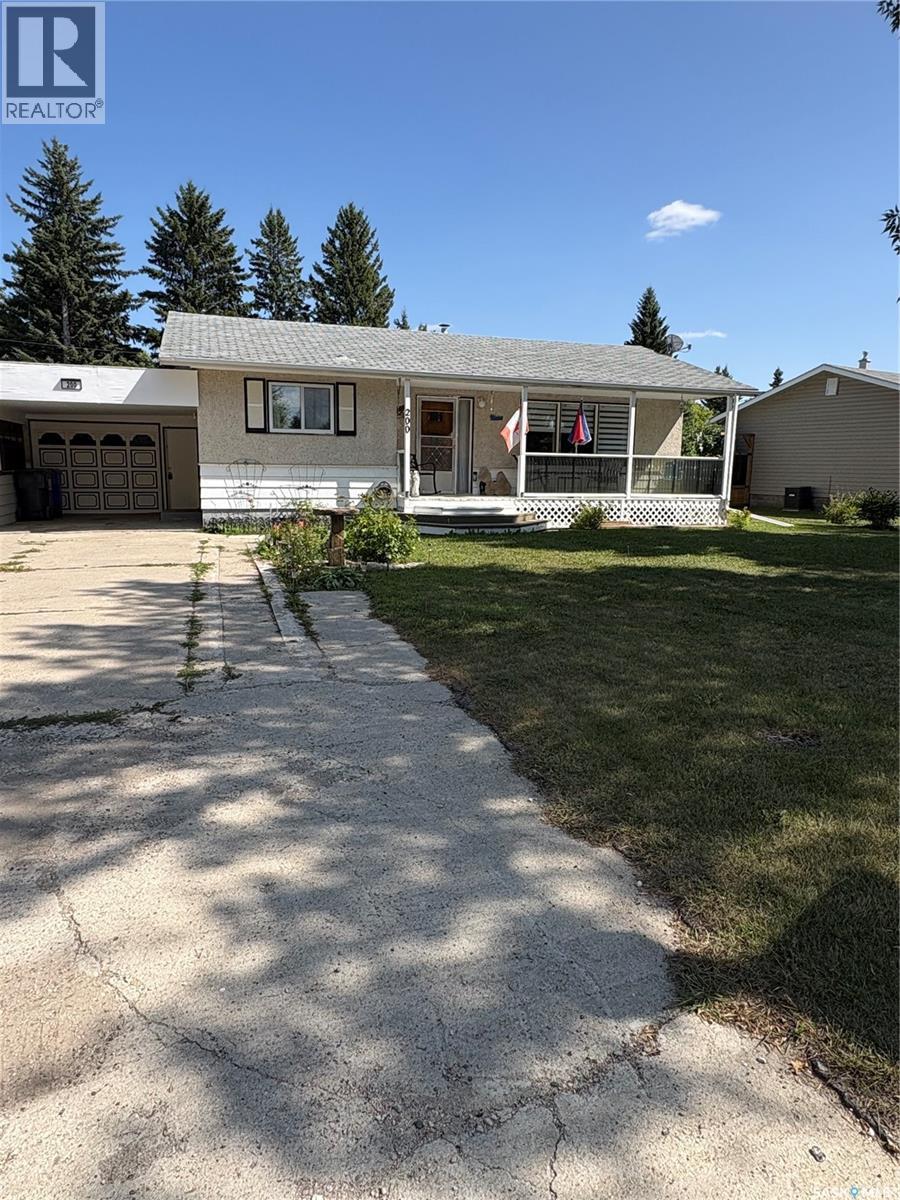 200 3rd Street Ne, Ituna, Saskatchewan  S0A 1N0 - Photo 2 - SK046502