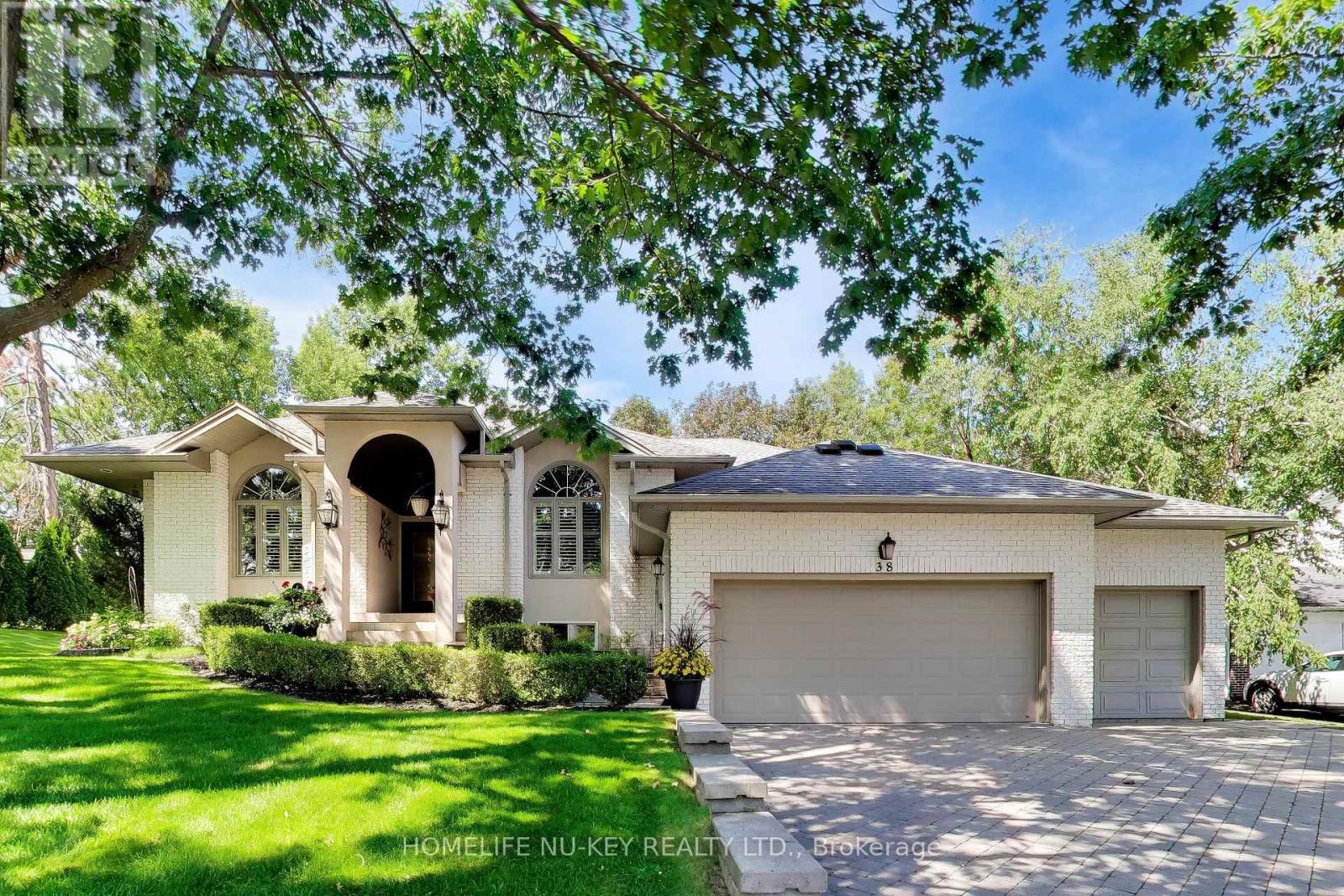38 CASTLE DRIVE, Barrie, Ontario