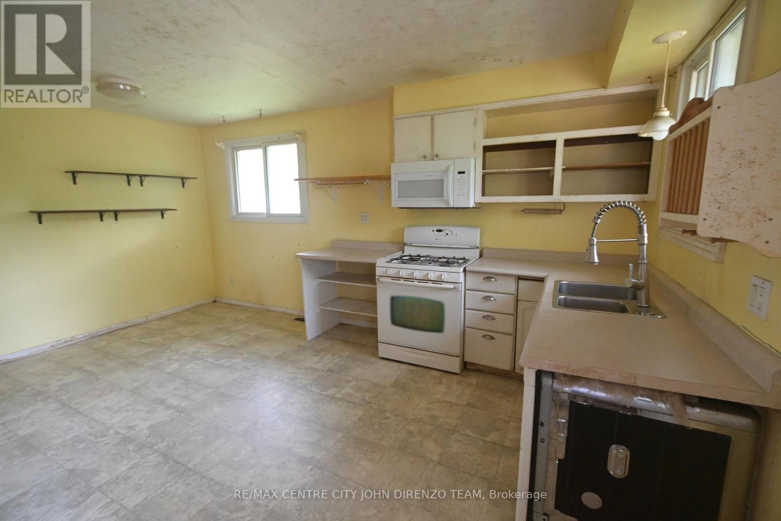 83 Confederation Drive, St. Thomas, Ontario  N5P 3Y2 - Photo 3 - X13708126