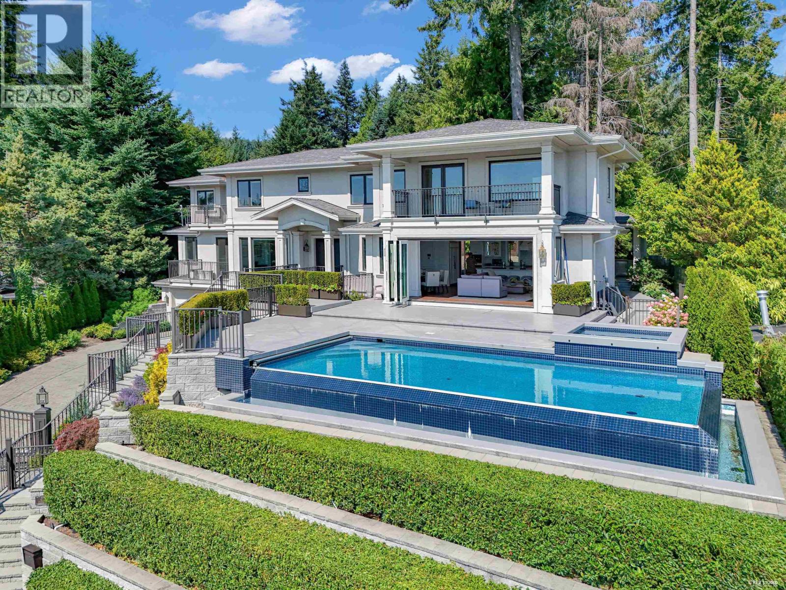 4135 BURKEHILL PLACE, West Vancouver, British Columbia