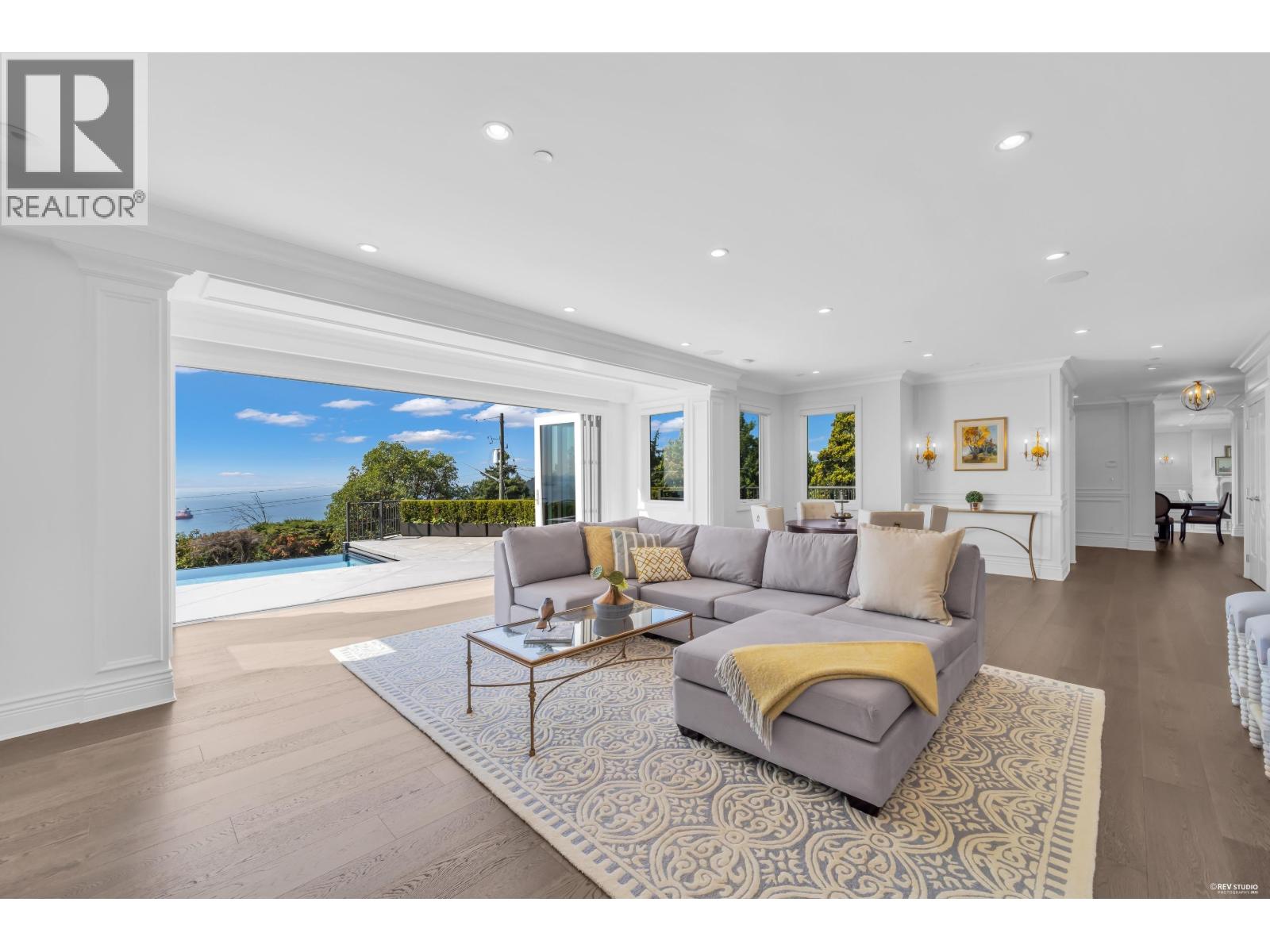 4135 Burkehill Place, West Vancouver, British Columbia  V7V 3M8 - Photo 3 - R3158210